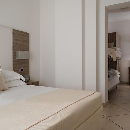 Hotel Embassy Riccione Esterno foto
