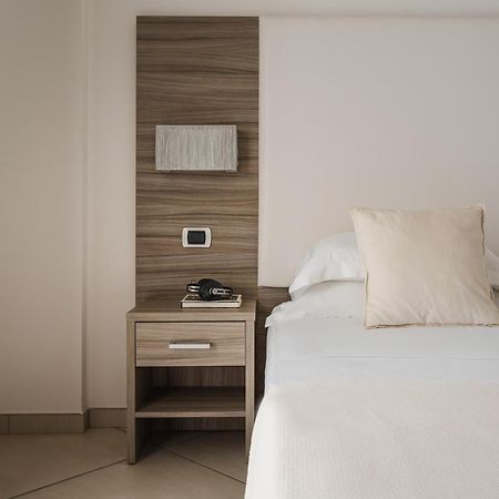 Hotel Embassy Riccione Esterno foto