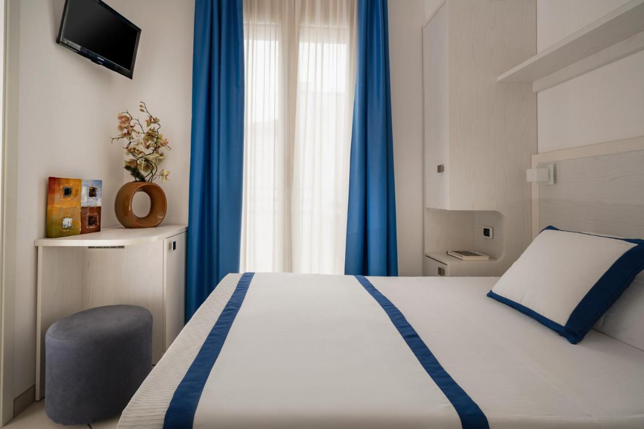 Hotel Embassy Riccione Esterno foto