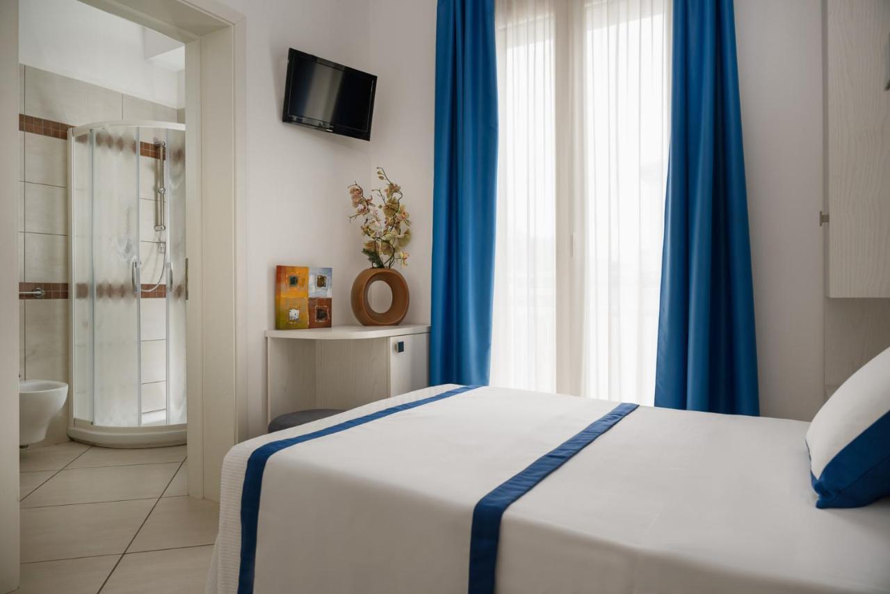 Hotel Embassy Riccione Esterno foto