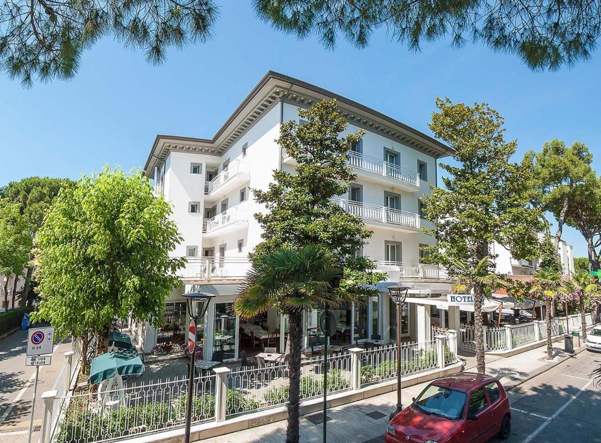 Hotel Embassy Riccione Esterno foto