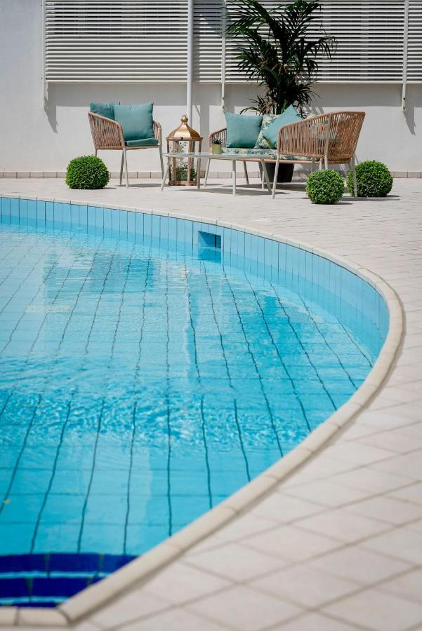 Hotel Embassy Riccione Esterno foto