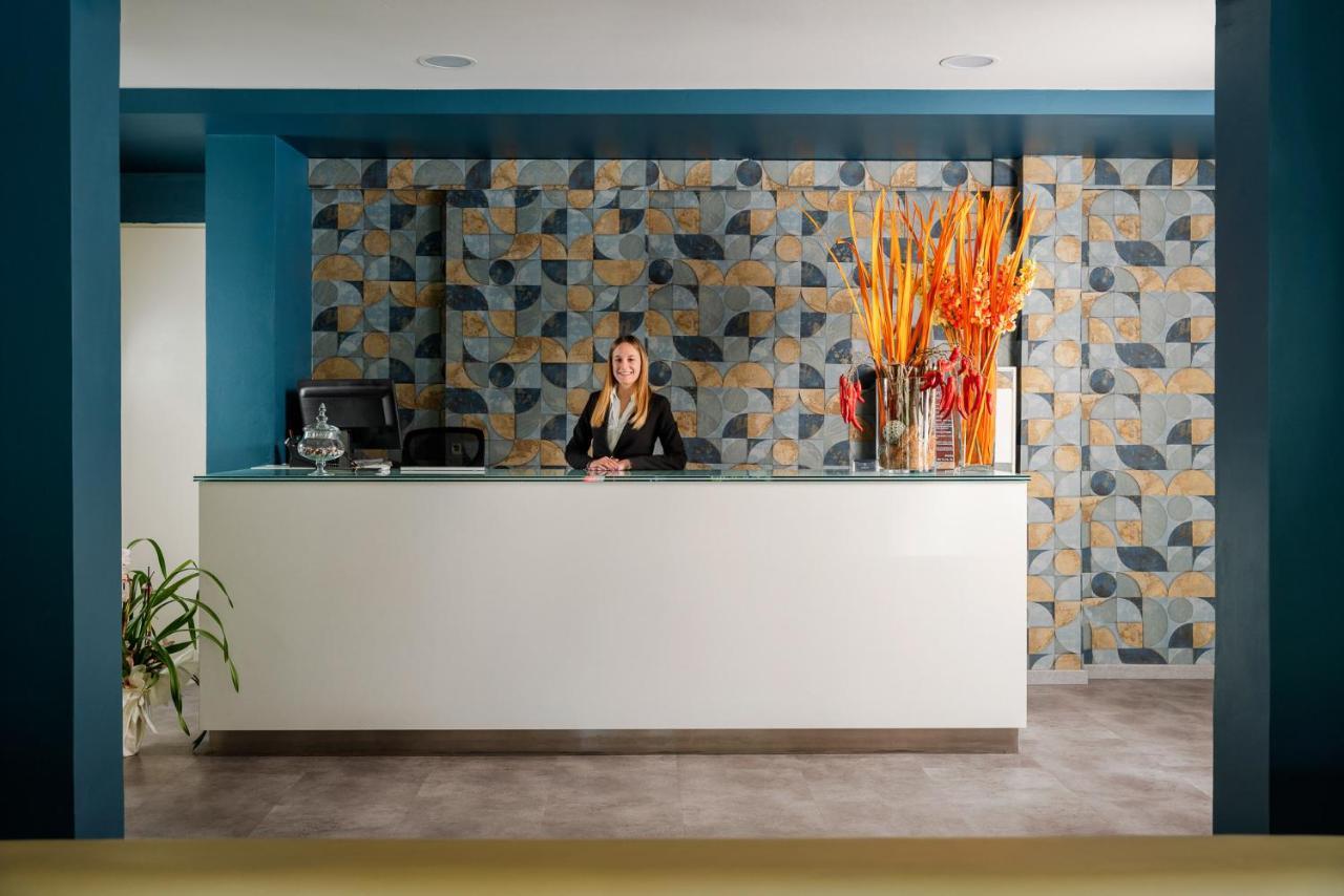 Hotel Embassy Riccione Esterno foto