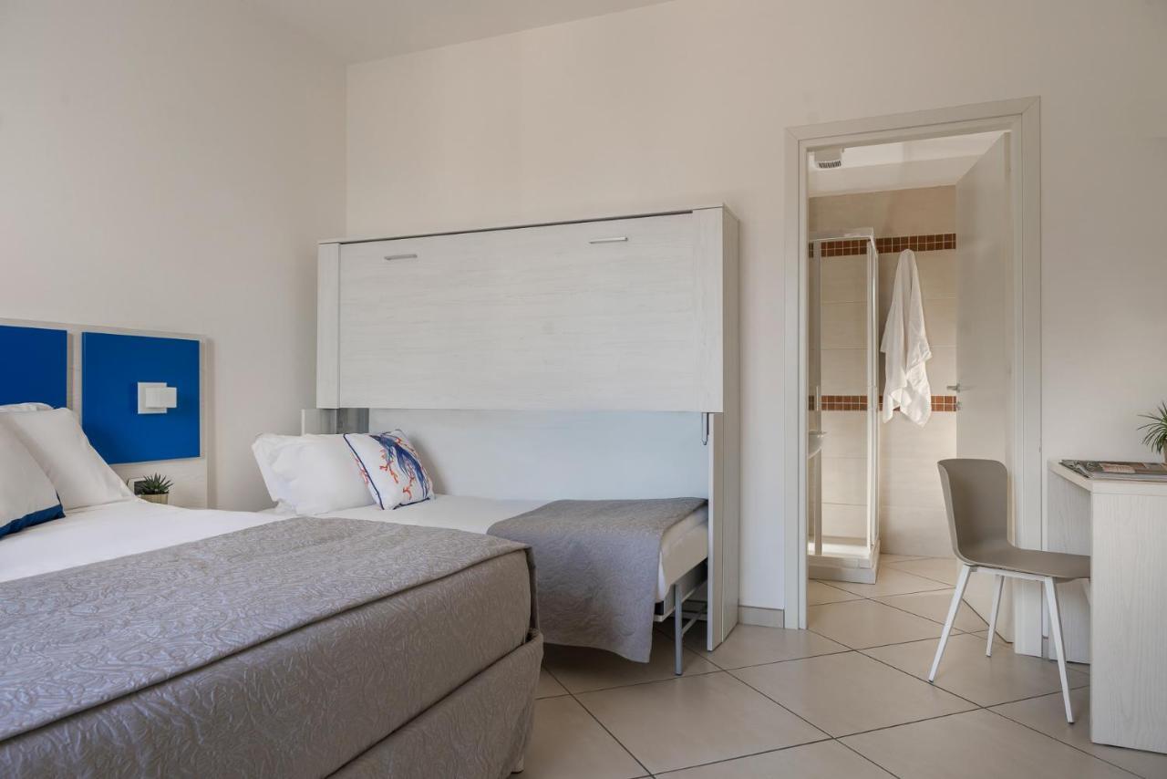 Hotel Embassy Riccione Esterno foto