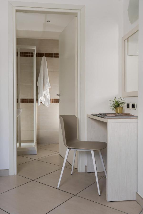 Hotel Embassy Riccione Esterno foto