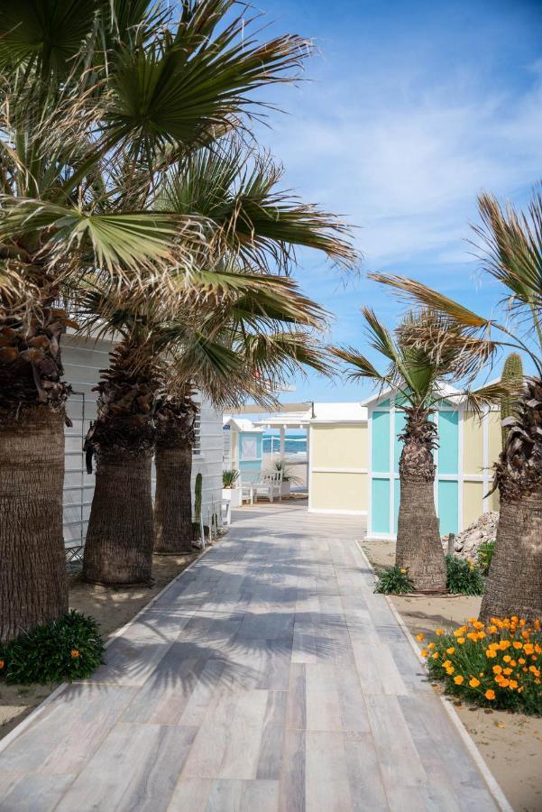Hotel Embassy Riccione Esterno foto