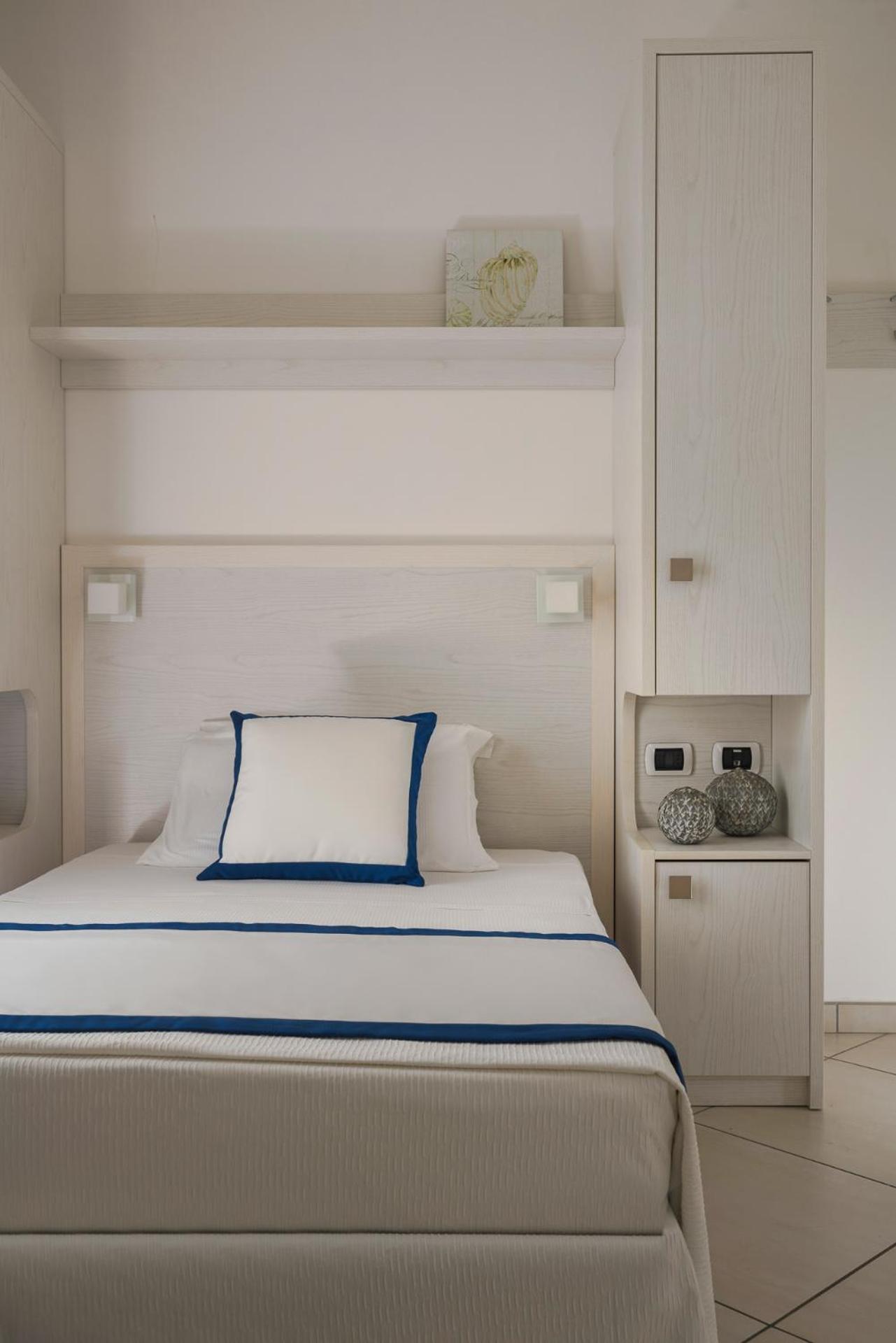 Hotel Embassy Riccione Esterno foto