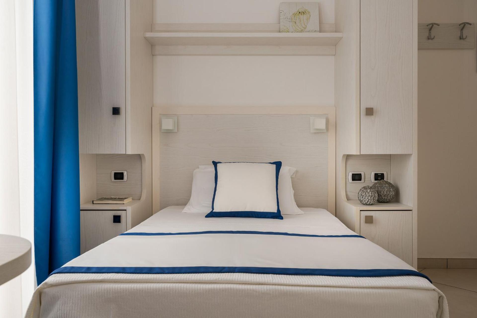 Hotel Embassy Riccione Esterno foto