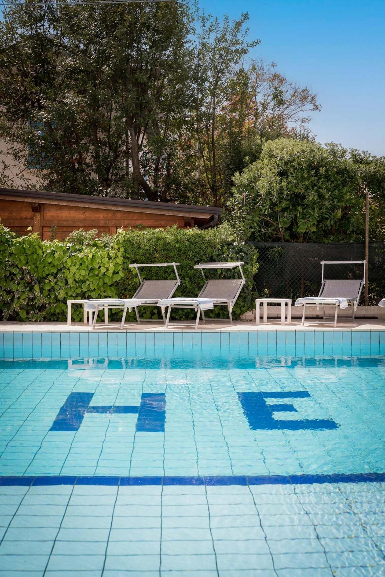 Hotel Embassy Riccione Esterno foto