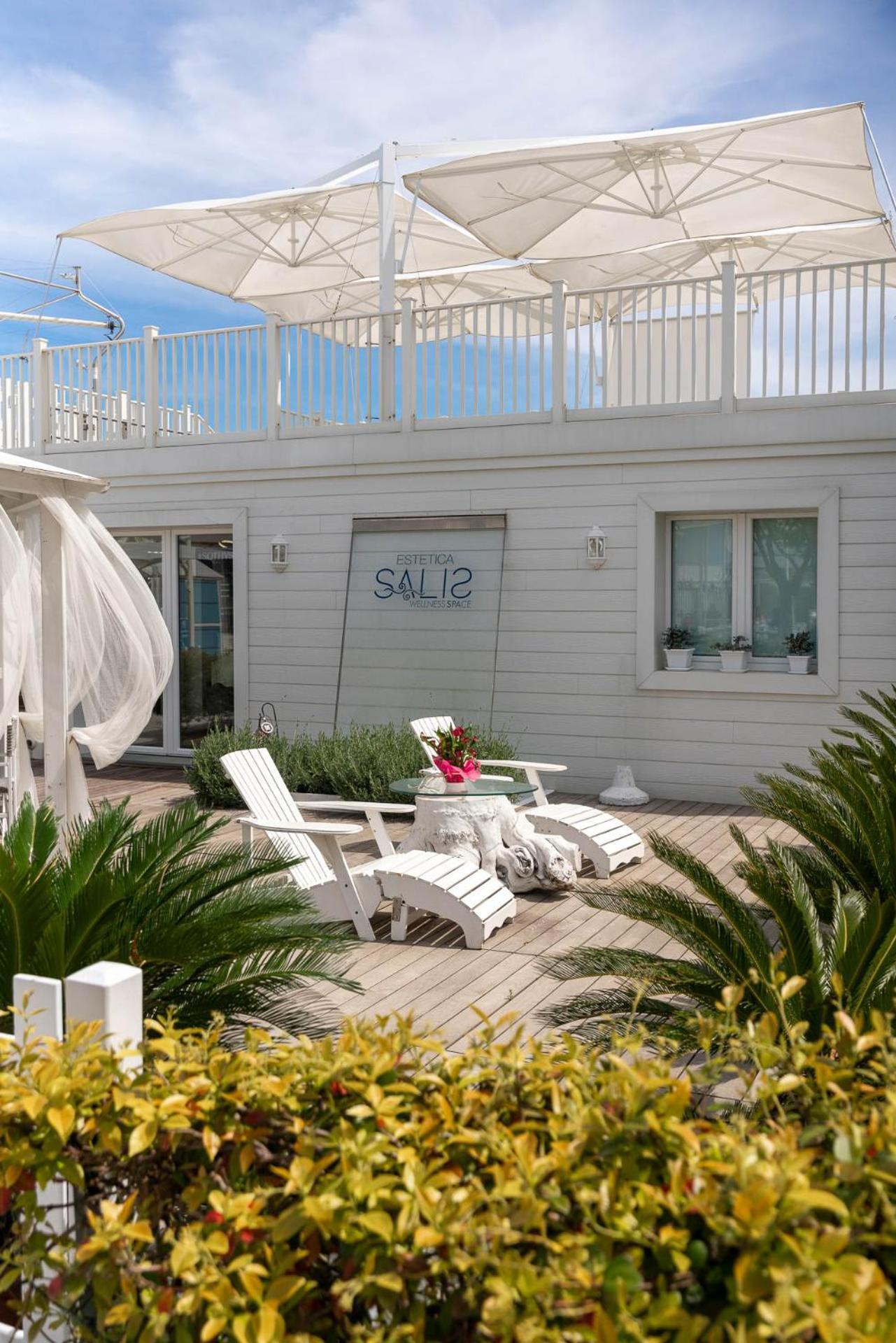 Hotel Embassy Riccione Esterno foto