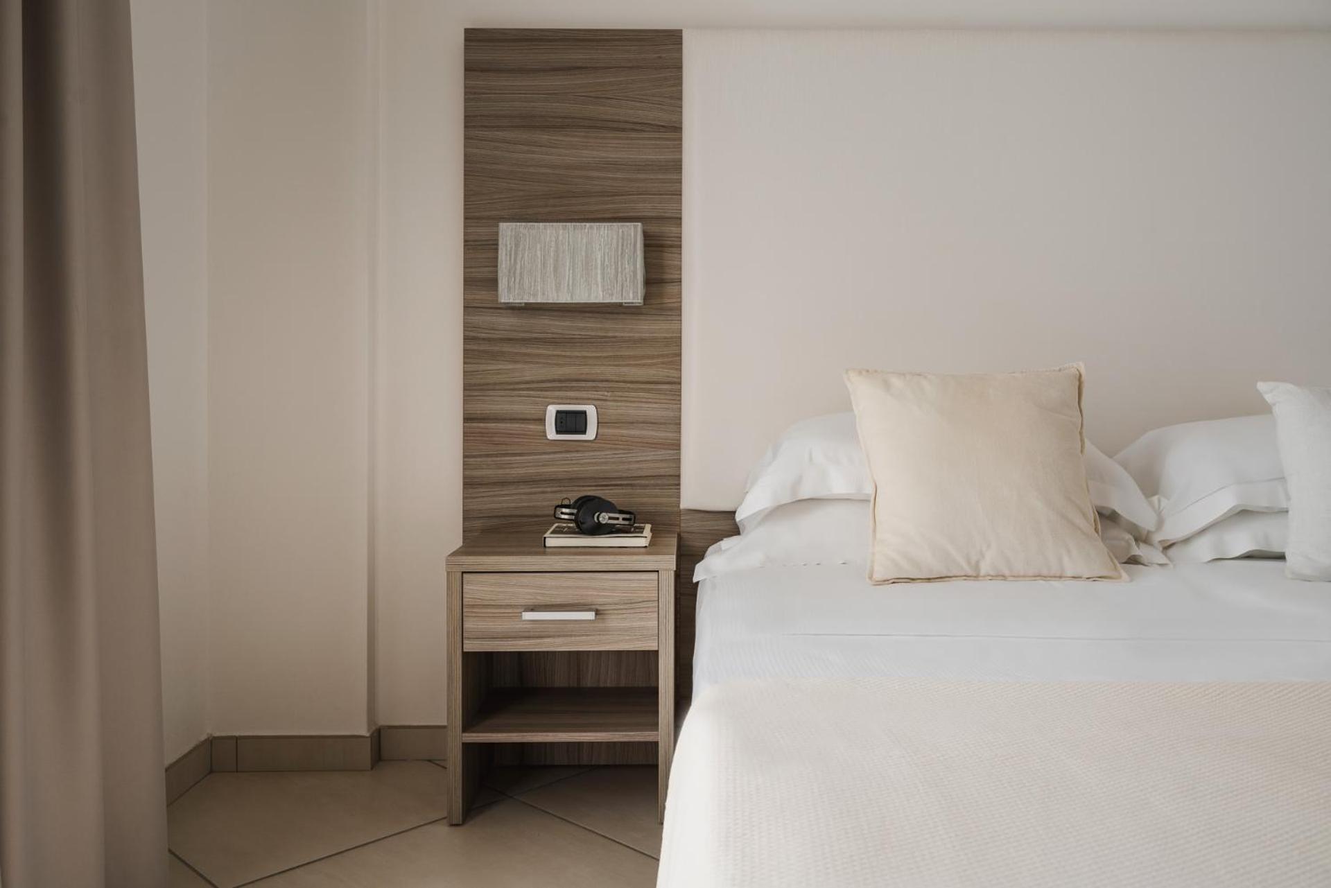 Hotel Embassy Riccione Esterno foto